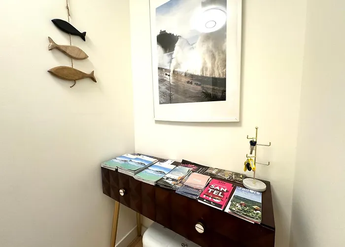 Paradise Luxurious Apartment, Free Parking, 3 Double Rooms, 4 Beds, Terrace, Jacuzzi, New