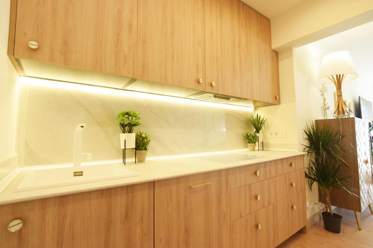 Apartment Paradise Luxurious Apartment, Free Parking, 3 Double Rooms, 4 Beds, Terrace, Jacuzzi, New San Sebastián