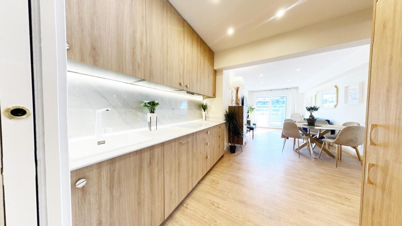 Paradise Luxurious Apartment, Free Parking, 3 Double Rooms, 4 Beds, Terrace, Jacuzzi, New Apartment