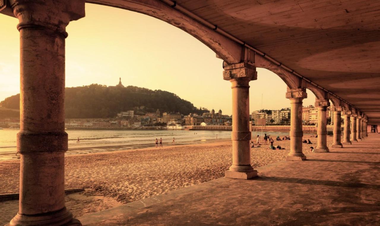 Apartment Paradise Luxurious Apartment, Free Parking, 3 Double Rooms, 4 Beds, Terrace, Jacuzzi, New San Sebastián