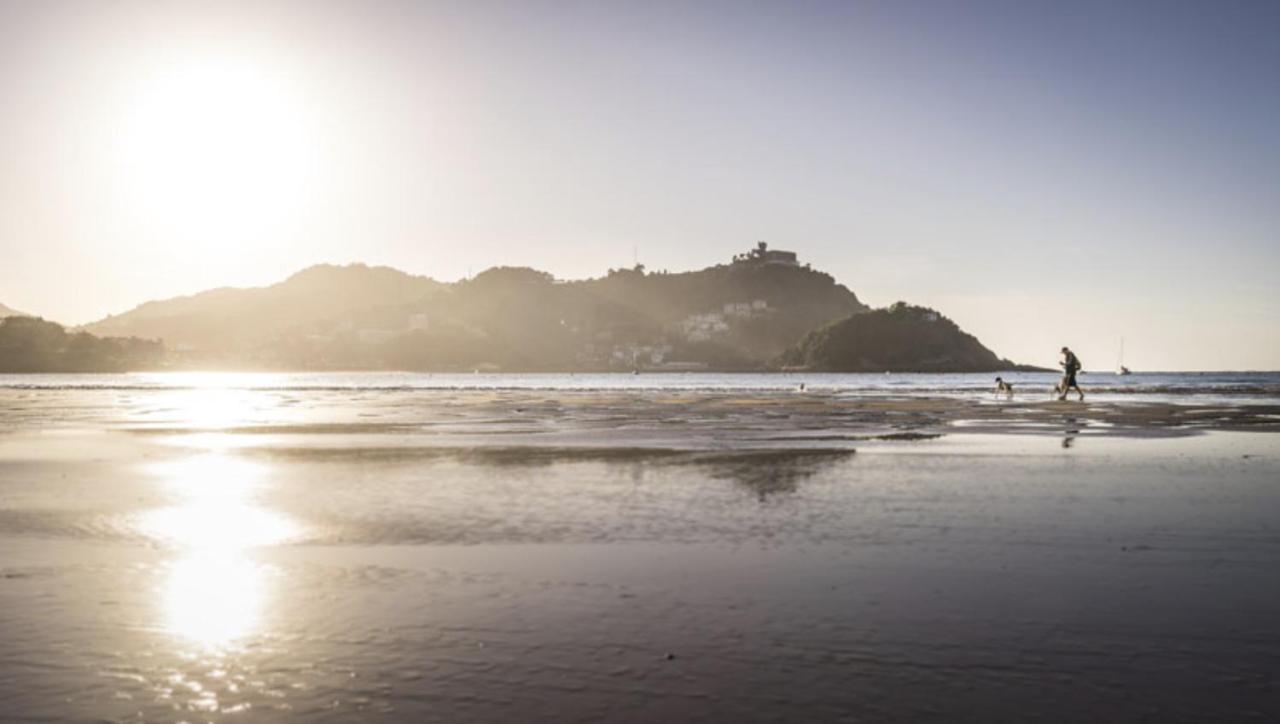 Paradise Luxurious Apartment, Free Parking, 3 Double Rooms, 4 Beds, Terrace, Jacuzzi, New Apartment San Sebastián