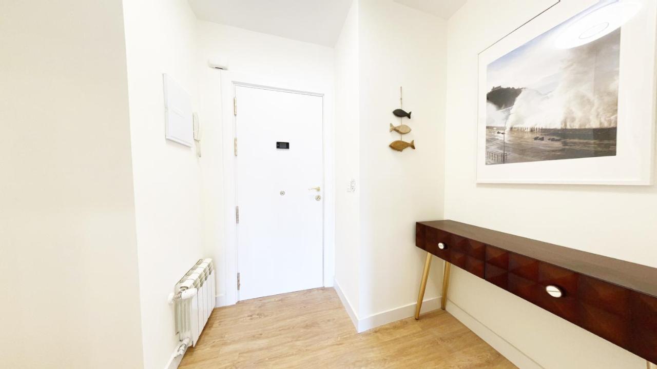 Paradise Luxurious Apartment, Free Parking, 3 Double Rooms, 4 Beds, Terrace, Jacuzzi, New Apartment San Sebastián