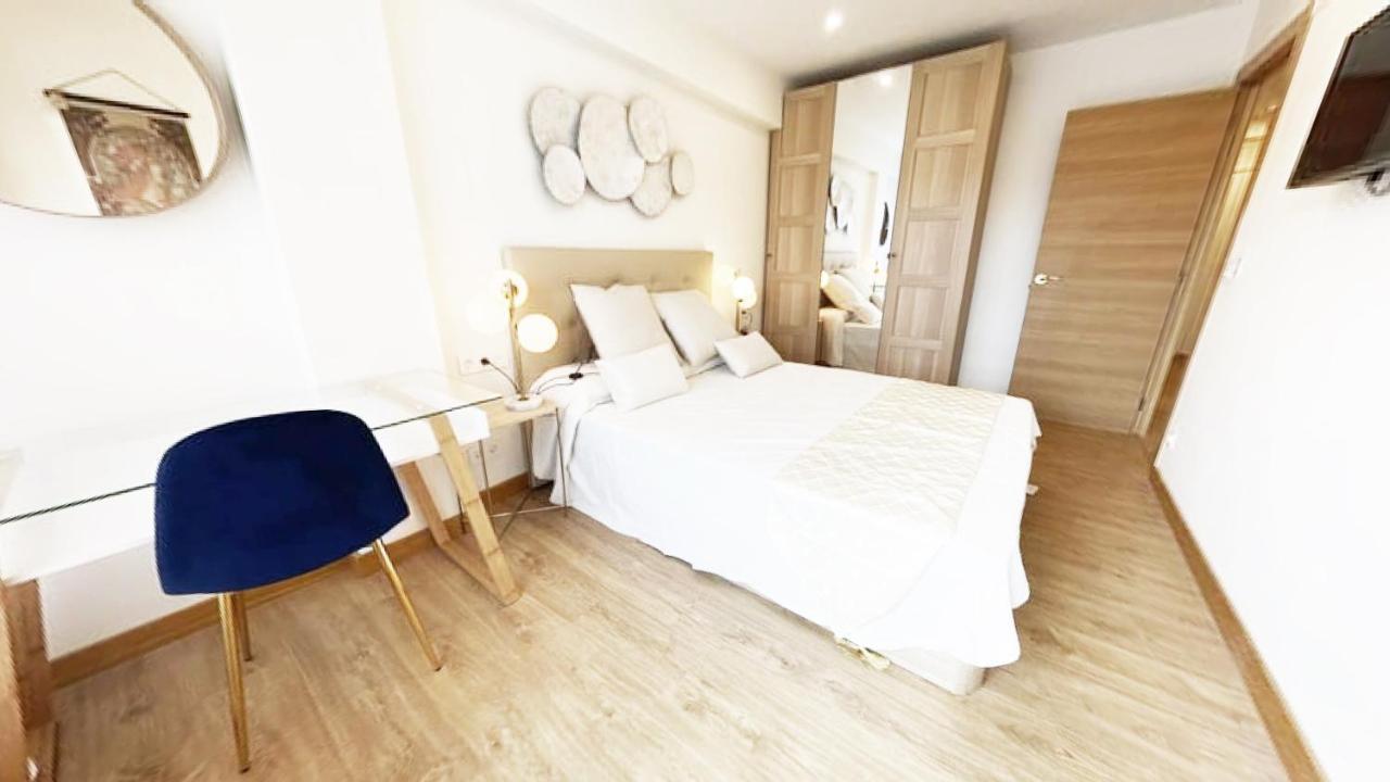 Paradise Luxurious Apartment, Free Parking, 3 Double Rooms, 4 Beds, Terrace, Jacuzzi, New Apartment San Sebastián