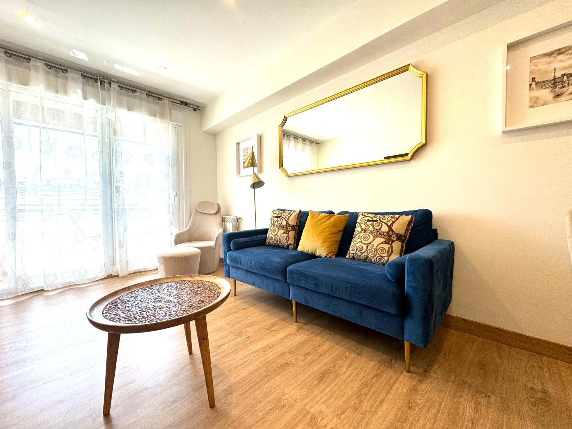 Paradise Luxurious Apartment, Free Parking, 3 Double Rooms, 4 Beds, Terrace, Jacuzzi, New Apartment San Sebastián
