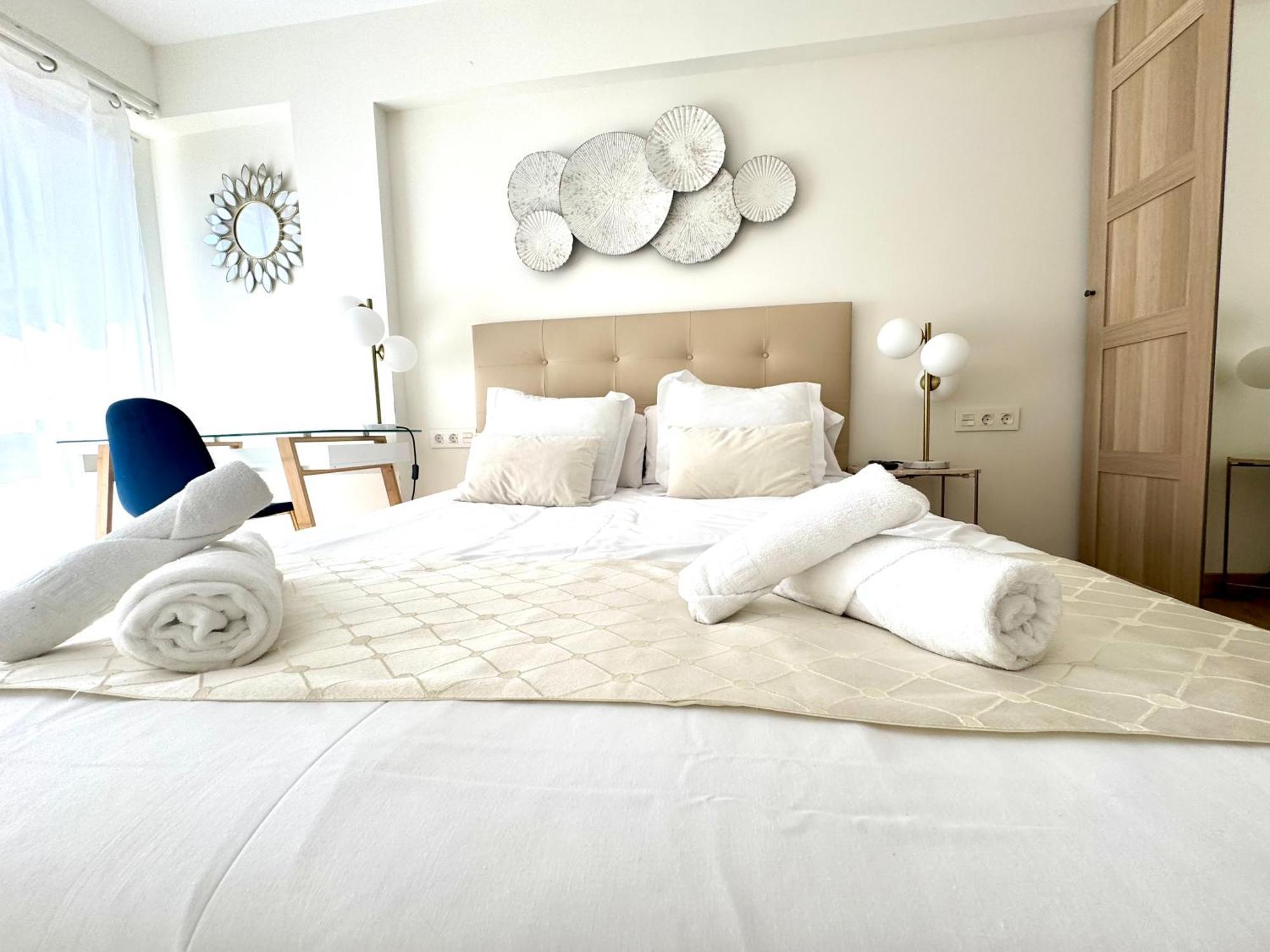 Apartment Paradise Luxurious Apartment, Free Parking, 3 Double Rooms, 4 Beds, Terrace, Jacuzzi, New