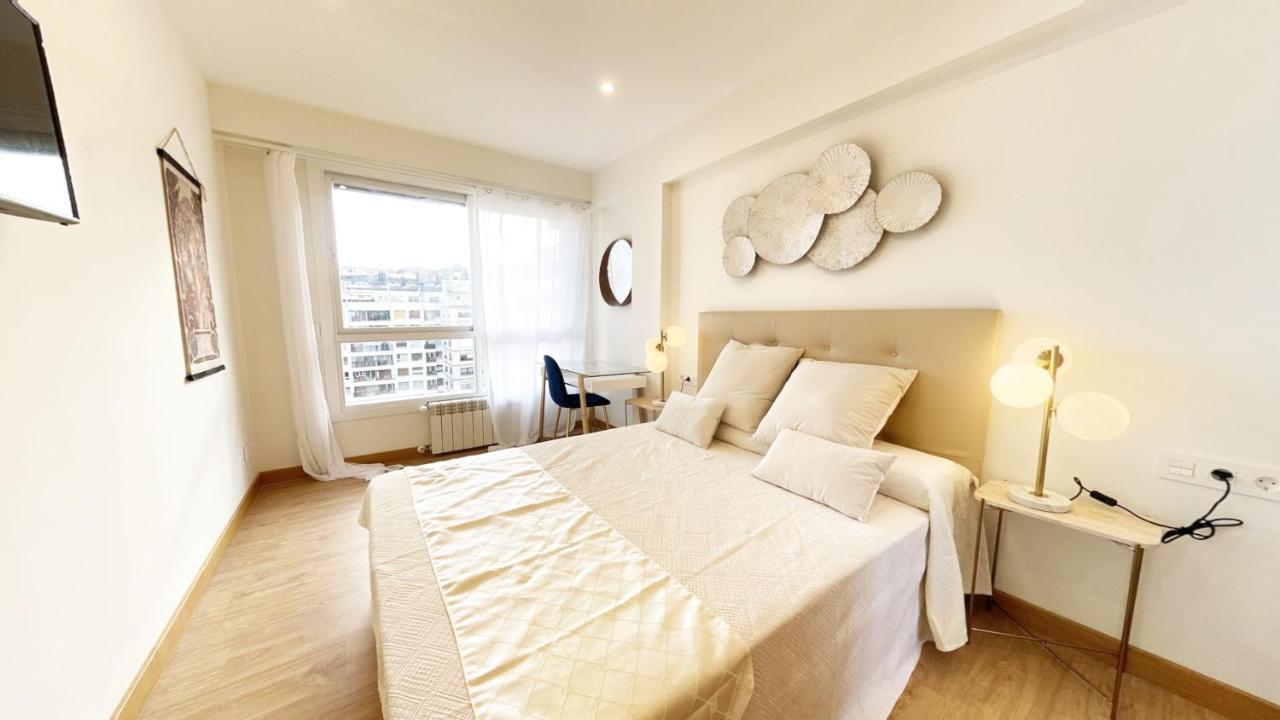 Apartment Paradise Luxurious Flat, Free Parking, 3 Double Rooms, Terrace, Jacuzzi, Fully Renovated San Sebastian