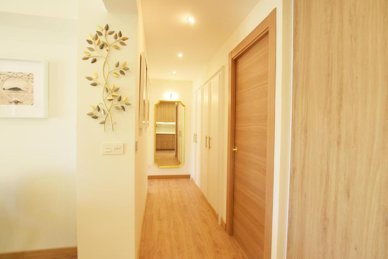 Paradise Luxurious Apartment, Free Parking, 3 Double Rooms, 4 Beds, Terrace, Jacuzzi, New Appartamento