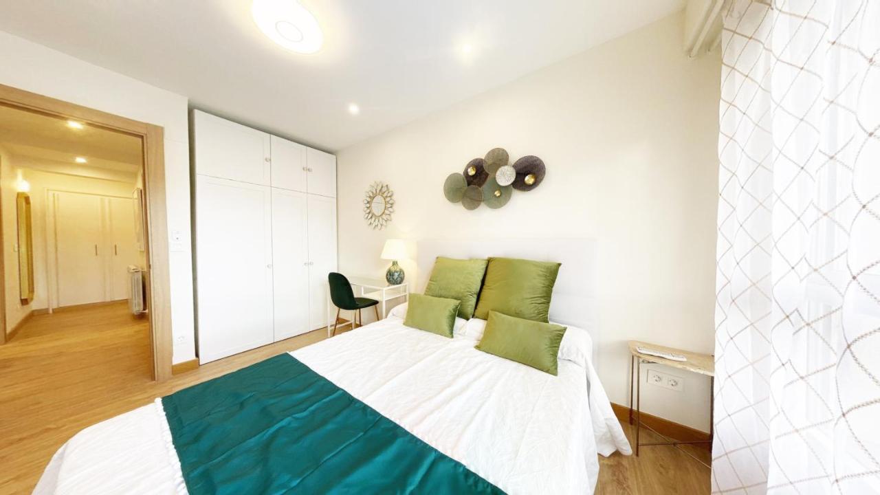 Paradise Luxurious Apartment, Free Parking, 3 Double Rooms, 4 Beds, Terrace, Jacuzzi, New Appartamento *