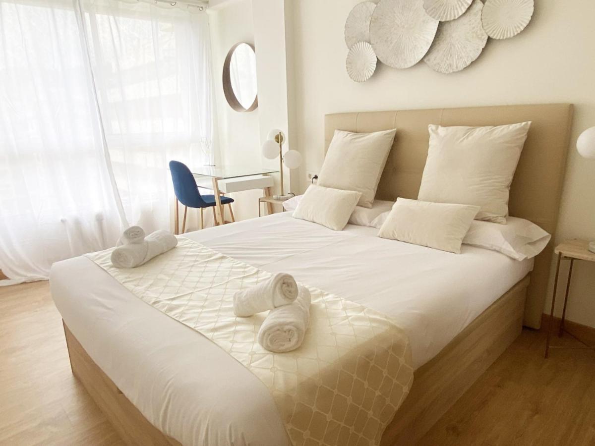 Paradise Luxurious Apartment, Free Parking, 3 Double Rooms, 4 Beds, Terrace, Jacuzzi, New Appartamento *