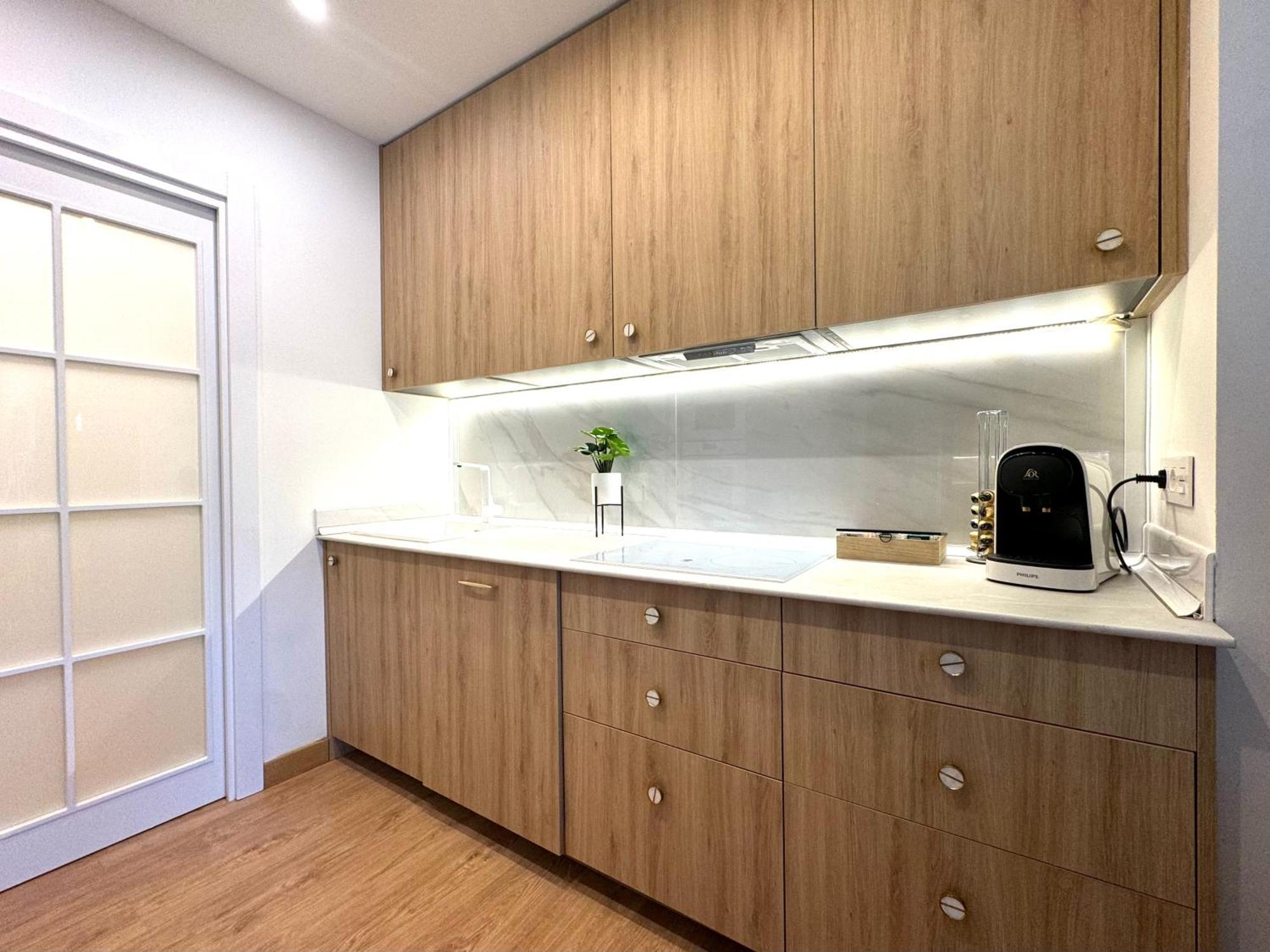 Paradise Luxurious Apartment, Free Parking, 3 Double Rooms, 4 Beds, Terrace, Jacuzzi, New Appartamento